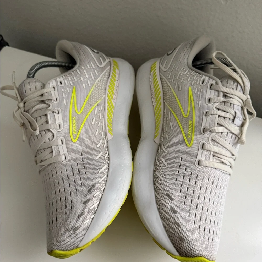 Brooks glycerin 20 Cream and Neon Yellow Running Shoes - Picture 4 of 8